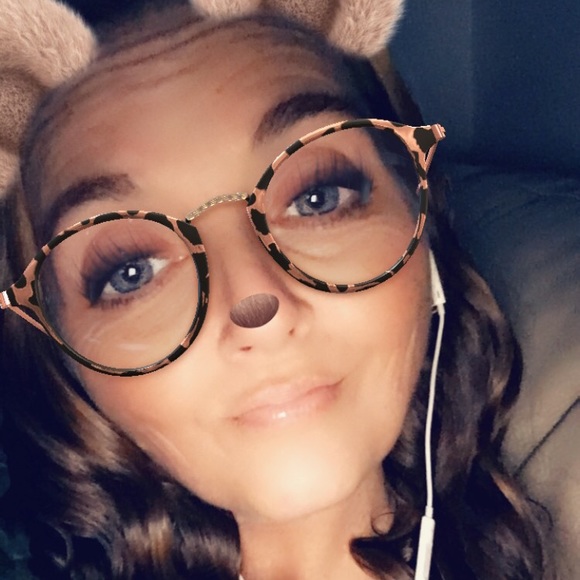 Meet your Posher, Christi - Picture 1 of 4